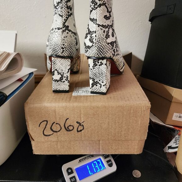 WetKiss Snakeprint Pointed Toe Block Heel Boots Size 8.5 - Picture 11 of 11